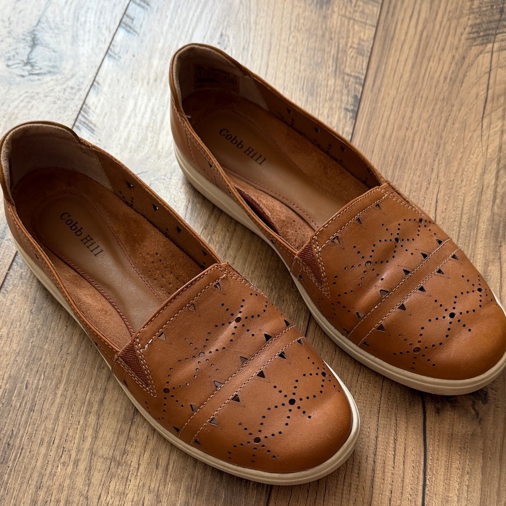 Rockport Cobb Hill Perforated Leather Slip On Loafer Flat Shoes Tan 7 EUC